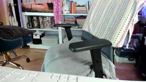 Snapshot of catnips_cabaret chatting on 06/02/26, 05:37 some call me djcatnips some call me CC but i love it when you call me miss catnips online show from 06/02/26, 05:37