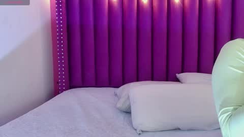 Snapshot of cattaleeyaa chatting on 09/15/25, 01:44 CATALEYA  online show from 09/15/25, 01:44