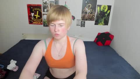 Snapshot of cattie_w_ chatting on 04/20/26, 01:08 cattie_w_ online show from 04/20/26, 01:08