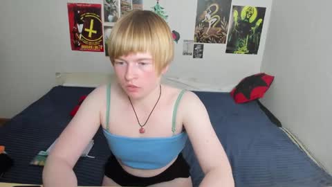 Snapshot of cattie_w_ chatting on 04/28/26, 02:27 cattie_w_ online show from 04/28/26, 02:27