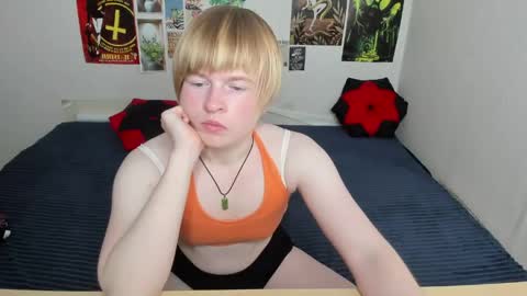 Snapshot of cattie_w_ chatting on 05/27/26, 01:13 cattie_w_ online show from 05/27/26, 01:13