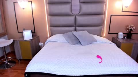 caylincollins online show from 02/07/25, 07:49