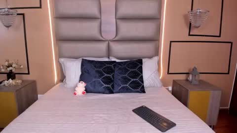 caylincollins online show from 09/30/25, 03:33