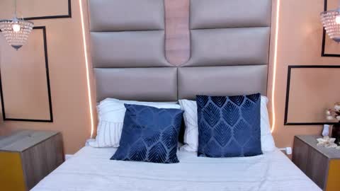 caylincollins online show from 10/07/25, 03:04