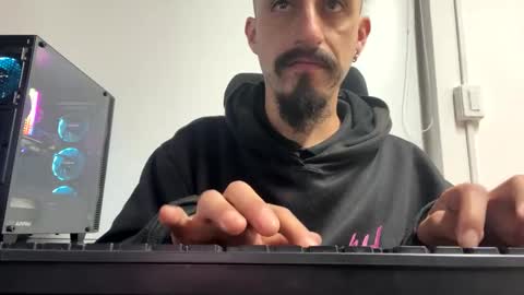 Snapshot of cayu_frensh94 chatting on 12/13/24, 01:04 cayu_frensh94 online show from 12/13/24, 01:04