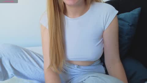 Folow my instagram cuteback7272 and onlyfans cbhotblonde1 online show from 11/03/25, 08:59