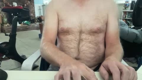 Snapshot of cbjohnjohn chatting on 11/05/25, 04:29 John online show from 11/05/25, 04:29