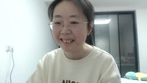 Snapshot of cbz112233 chatting on 12/21/24, 02:15 ANNYANNY online show from 12/21/24, 02:15