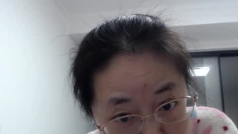 Snapshot of cbz112233 chatting on 02/14/25, 02:12 ANNYANNY online show from 02/14/25, 02:12