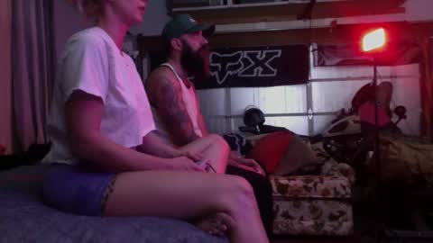 Snapshot of ccgreysweatpants chatting on 09/29/25, 04:17 WHAT CAN YOU GET US TO DO online show from 09/29/25, 04:17