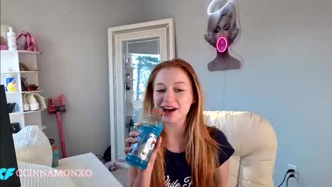 Ccinnamon online show from 11/24/25, 08:08