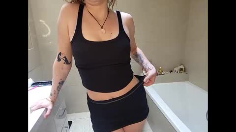 Sarahx online show from 09/14/25, 02:22