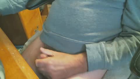 Snapshot of cczt154 chatting on 12/19/24, 09:17 CCzt154 online show from 12/19/24, 09:17