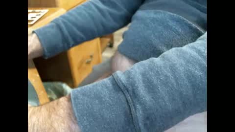 Snapshot of cczt154 chatting on 12/27/24, 04:21 CCzt154 online show from 12/27/24, 04:21