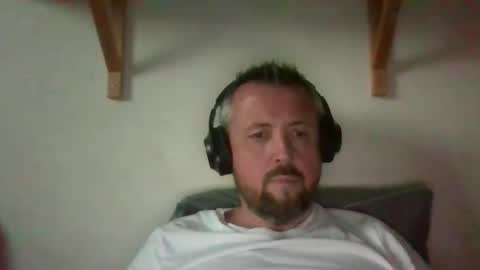 Snapshot of cebcool chatting on 12/14/25, 04:12 Sb online show from 12/14/25, 04:12