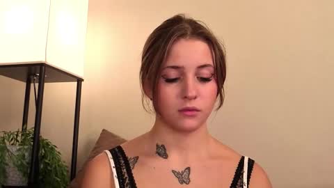 Lina  online show from 12/21/25, 07:10