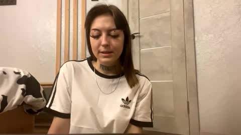 Snapshot of cecilyrolek chatting on 02/18/26, 02:13 Gloria online show from 02/18/26, 02:13