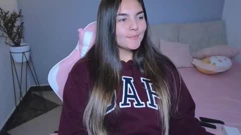 Snapshot of celeste_1star chatting on 09/12/25, 04:45 celeste_1star online show from 09/12/25, 04:45