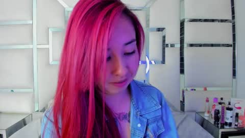 Snapshot of celeste_hillx chatting on 03/08/25, 05:17 celeste_hillx online show from 03/08/25, 05:17