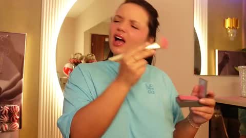 CelesteBailey online show from 11/18/25, 07:35