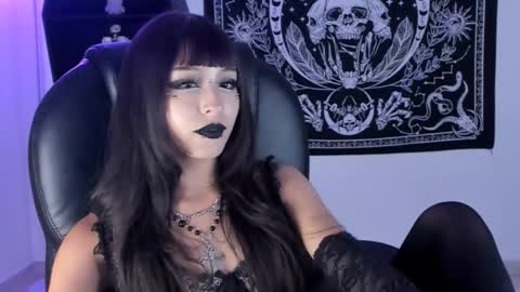   online show from 10/28/25, 08:22