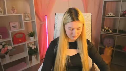 your cute kitty online show from 04/19/26, 07:05