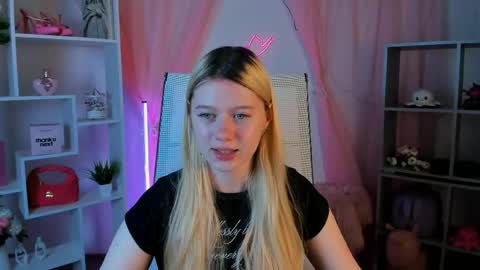your cute kitty online show from 05/05/26, 06:49