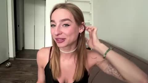 Snapshot of celineruppert chatting on 06/11/26, 12:08 Amilia online show from 06/11/26, 12:08