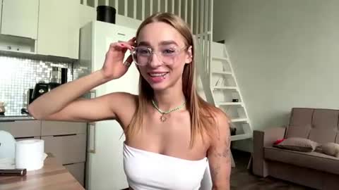 Snapshot of celineruppert chatting on 06/23/26, 01:47 Amilia online show from 06/23/26, 01:47