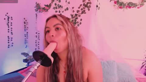 Hello guys my name is Sofi and Lizzie and  Vanessa online show from 11/06/25, 03:24