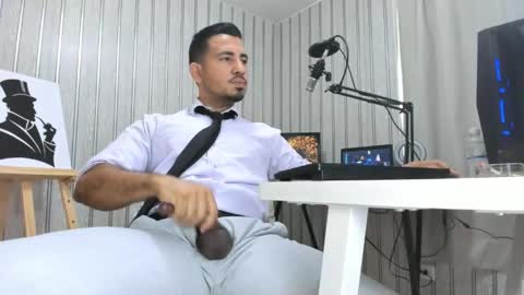 Snapshot of cesar_dant chatting on 05/20/26, 07:42 Cesar online show from 05/20/26, 07:42
