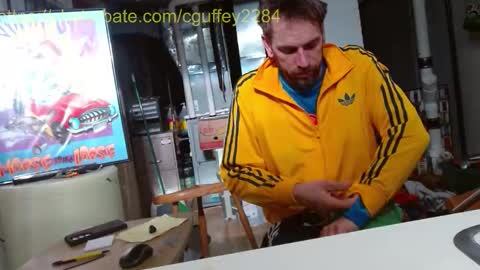 cguffey2284 online show from 12/21/25, 06:04