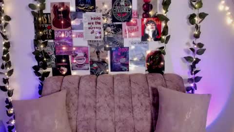 Snapshot of chaarlotte_1 chatting on 04/22/26, 02:07 charlotte online show from 04/22/26, 02:07