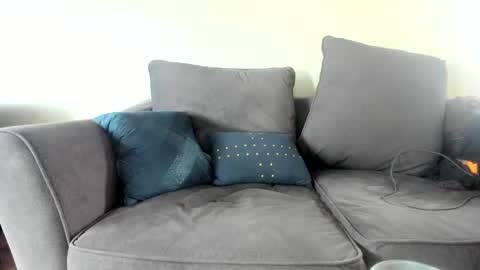 Lydong online show from 10/27/25, 06:56