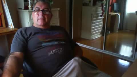 Snapshot of chalkstall chatting on 09/12/25, 05:18 Chalky online show from 09/12/25, 05:18