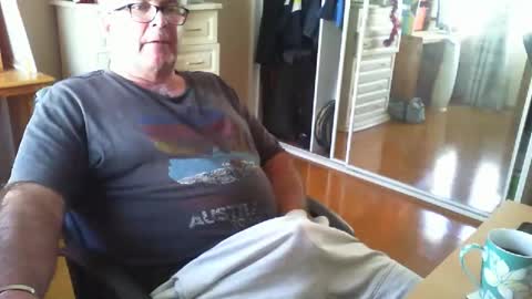 Snapshot of chalkstall chatting on 09/24/25, 05:33 Chalky online show from 09/24/25, 05:33