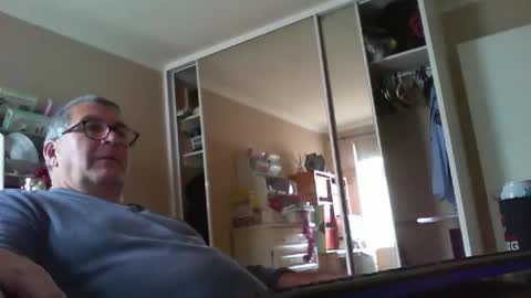 Snapshot of chalkstall chatting on 10/05/25, 08:01 Chalky online show from 10/05/25, 08:01