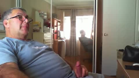 Snapshot of chalkstall chatting on 10/17/25, 05:43 Chalky online show from 10/17/25, 05:43