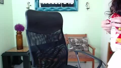 Chalon  online show from 05/27/26, 07:55