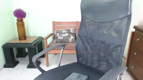 Chalon  online show from 06/05/26, 08:14