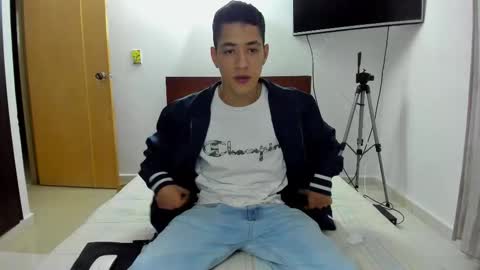 Snapshot of chandler_kenji chatting on 11/17/25, 04:18 Kenji online show from 11/17/25, 04:18