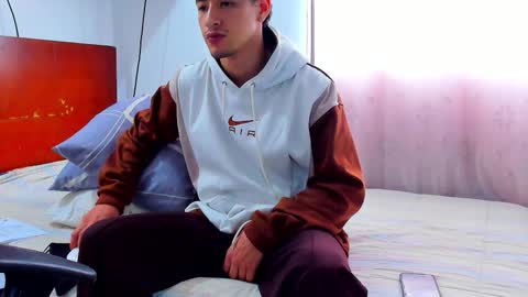 Snapshot of chandler_kenji chatting on 11/28/25, 01:25 Kenji online show from 11/28/25, 01:25