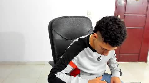 Snapshot of chandler_kenji chatting on 12/01/25, 01:10 Kenji online show from 12/01/25, 01:10