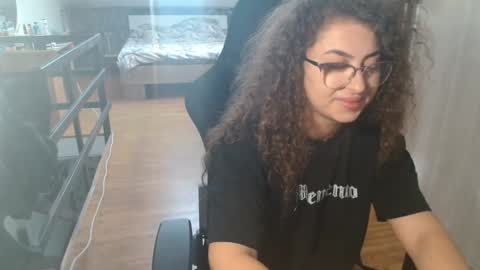 Stephanieblisss online show from 11/21/25, 10:36