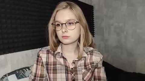 Lia online show from 02/25/26, 08:24