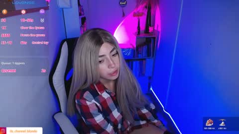 Snapshot of channel_blonde_a chatting on 04/08/26, 12:21 channel_blonde_a online show from 04/08/26, 12:21