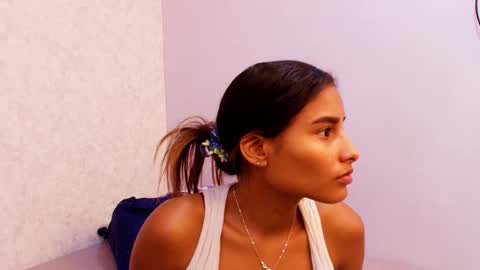 Raquel  online show from 10/01/25, 12:00