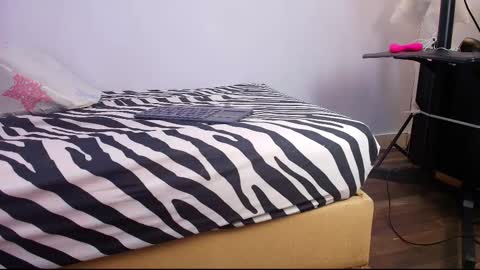 Raquel  online show from 10/17/25, 12:08