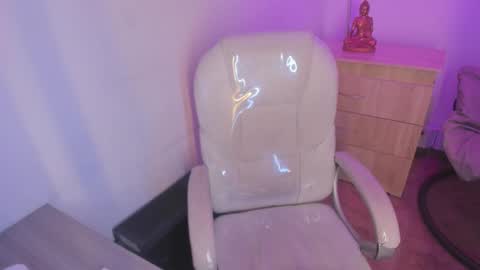 Chantall online show from 12/16/25, 05:34