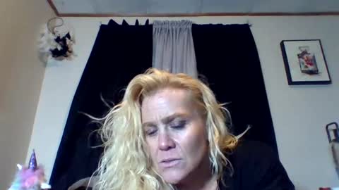 Snapshot of chaosangel33 chatting on 10/10/25, 11:09 Ms. Behaving online show from 10/10/25, 11:09